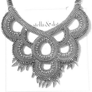 Stella and Dot Tallulah Statement necklace